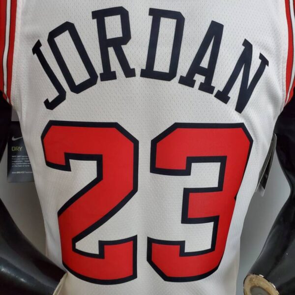 Camiseta Chicago Bulls White Edition 23 - Imagen 6