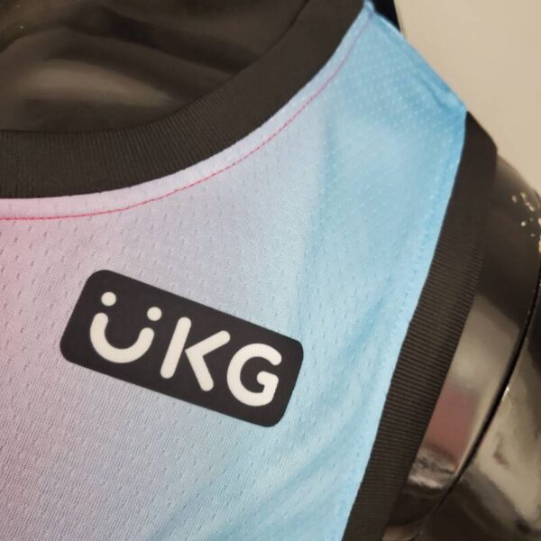 Camiseta Miami Heat Edition Pink Blue Gradient Color 2021 - Imagen 5