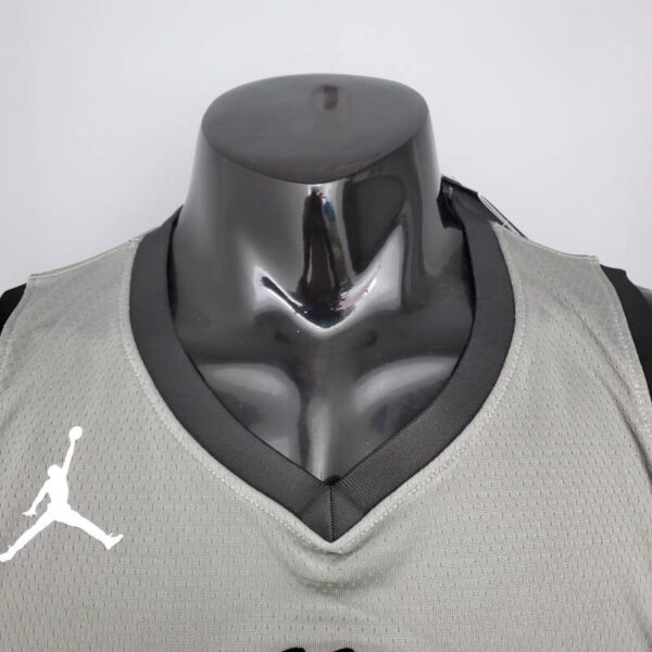 Camiseta Brooklyn Nets City Edition Gray - Imagen 5