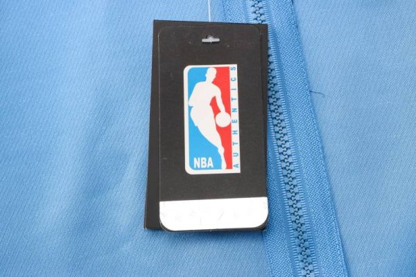Etiqueta Chandal Lakers azul claro con capucha