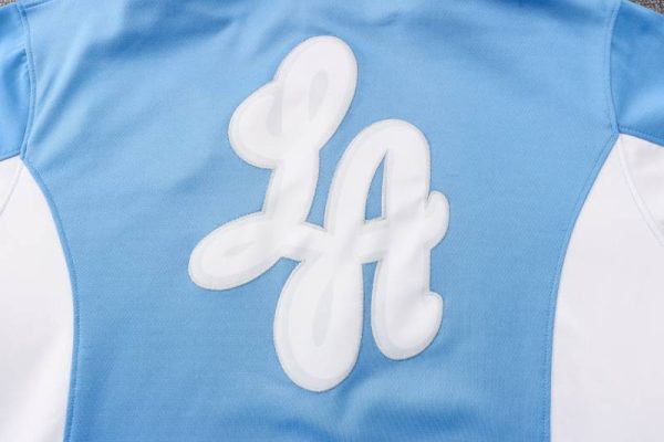 Logo LA Chandal Lakers azul claro con capucha