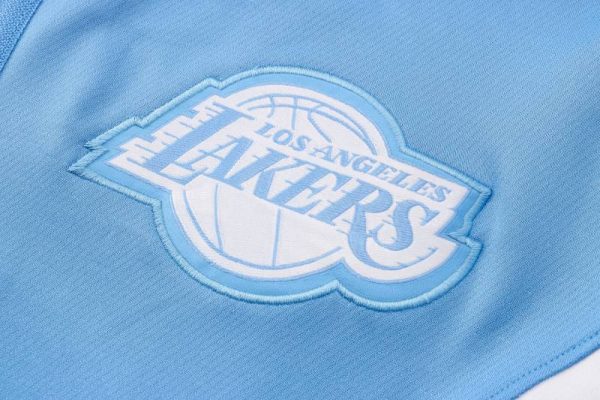 Logo de Chandal Lakers azul claro con capucha