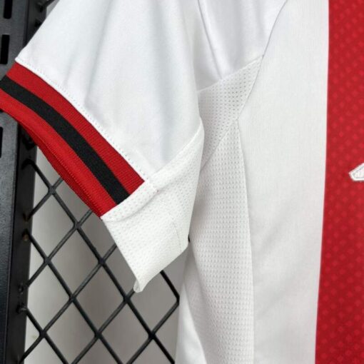 Conjunto Niño Ajax Primera Equipación 2025-2026-hombro.