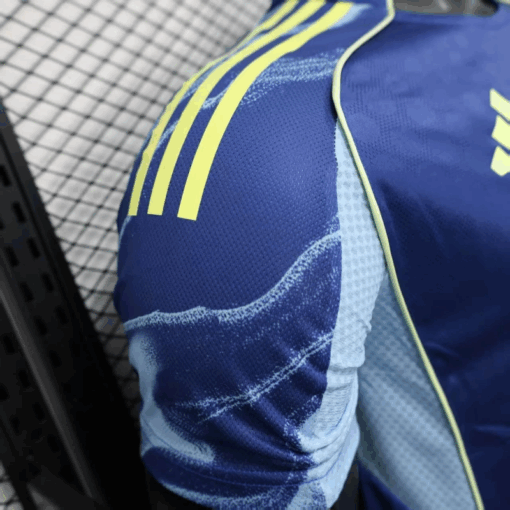 camiseta-ajax-segunda-equipacion-version-jugador-2025-2026-puño