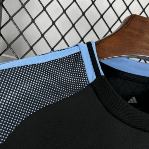 camiseta-aston-villa-segunda-equipacion-2025-2026-cuello