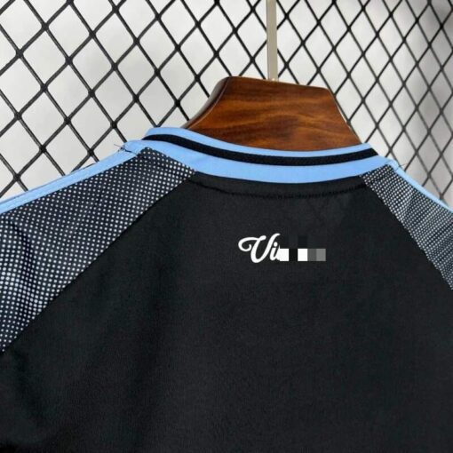 camiseta-aston-villa-segunda-equipacion-2025-2026-cuello-trasero