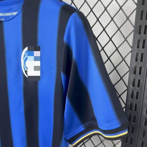 camiseta-atalanta-primera-equipacion-2025-2026-puño