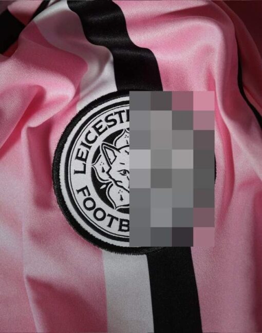 camiseta-leicester-city-tercera-equipacion-2025-2026-escudo
