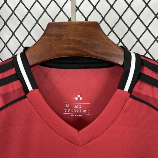 camiseta-manchester-united-primera-equipacion-2025-2026-cuello