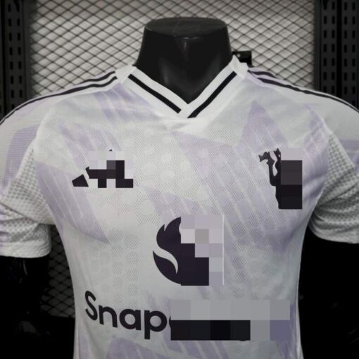 camiseta-manchester-united-segunda-equipacion-version-jugador-2025-2026-pecho