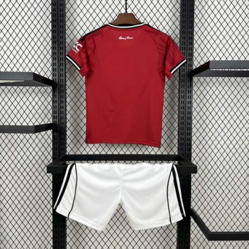 conjunto-niño-M-U-primera-equipacion-2025-2026-parte-trasera