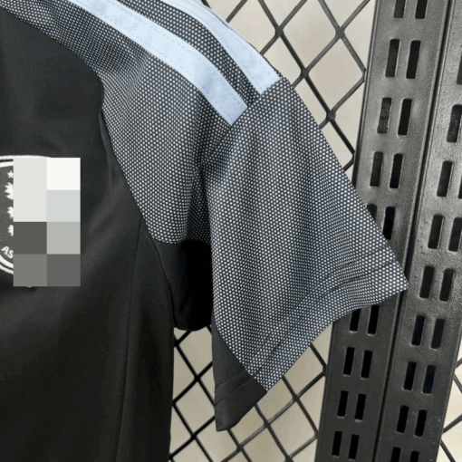conjunto-niño-aston-villa-segunda-equipacion-2025-2026-puño