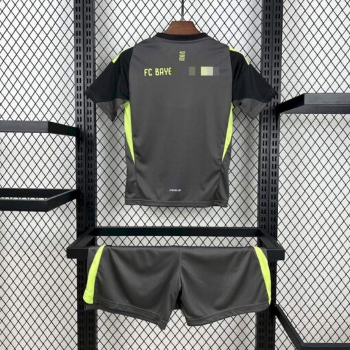 conjunto-niño-bayern-de-munich-portero-2025-2026-parte-trasera