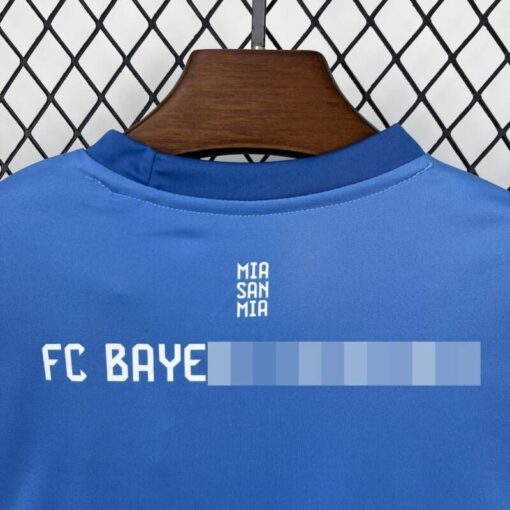 conjunto-niño-bayern-de-munich-portero-azul-2025-2026-cuello-trasero