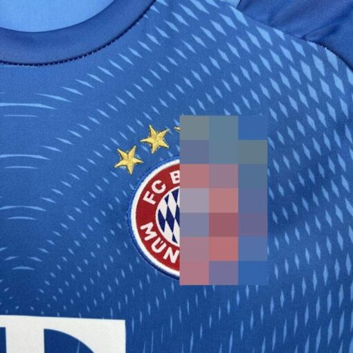 conjunto-niño-bayern-de-munich-portero-azul-2025-2026-escudo