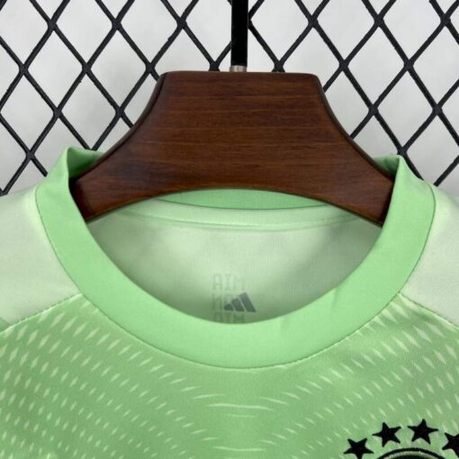 conjunto-niño-bayern-de-munich-portero-verde-2025-2026-cuello