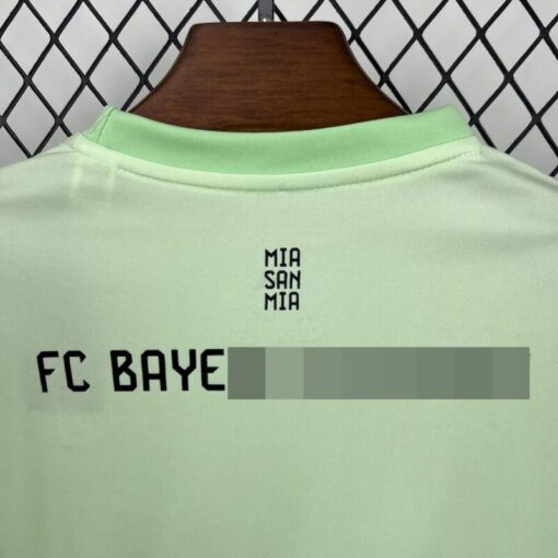 conjunto-niño-bayern-de-munich-portero-verde-2025-2026-cuello-trasero