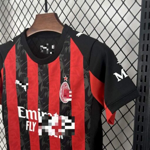 Conjunto Niño AC Milan Primera Equipación 2025-2026-hombro