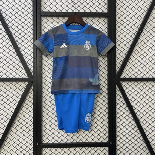 Conjunto-niño-real-madrid-entrenamiento-2025-2026