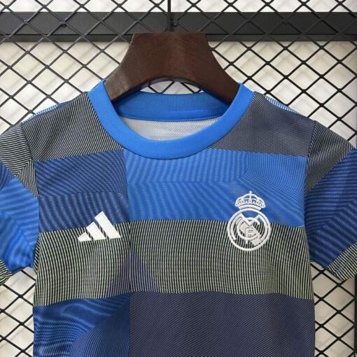 Conjunto-niño-real-madrid-entrenamiento-2025-2026-cuello