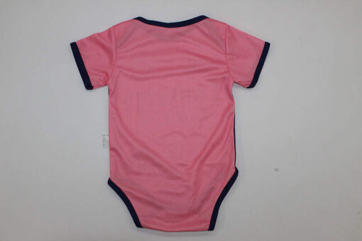 body-de-bebe-real-madrid-rosa-2024-2025-parte-trasera