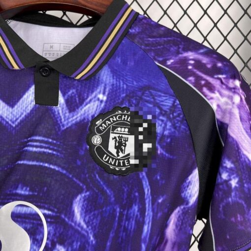 camiseta-manchester-united-edicion-especial-2025-2026-escudo