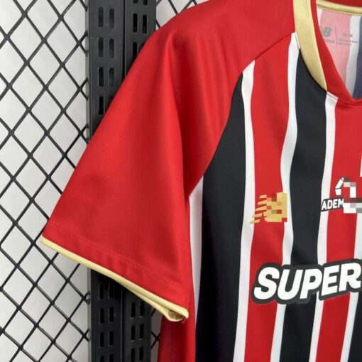 camiseta-sao-paulo-segunda-equipacion-2025-2026-puñocamiseta-sao-paulo-segunda-equipacion-2025-2026-puño