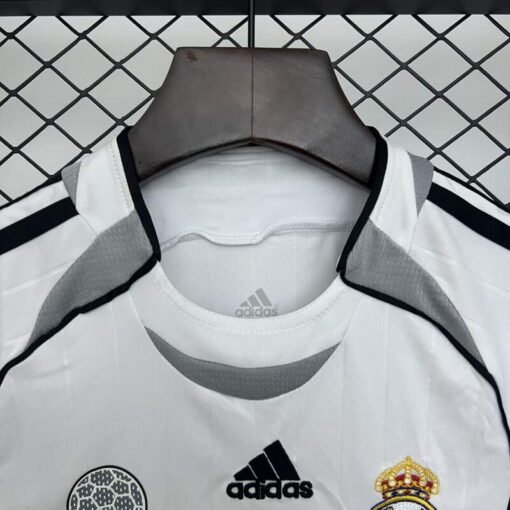 conjunto-niño-real-madrid-primera-equipacion-2025-2026-cuello
